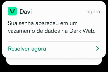 Imagem de um celular com notificação de vazamento de dados