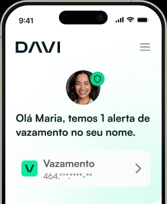 Imagem de um celular com notificação de vazamento de dados